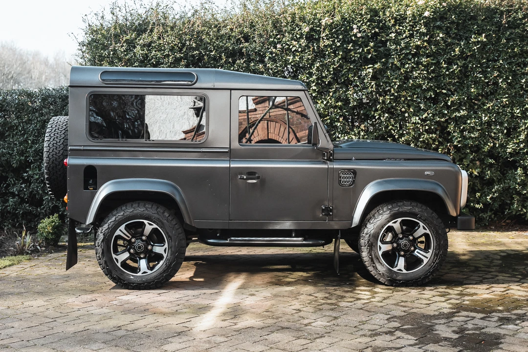 2016 Land Rover Defender 90 - Image 12 of 31