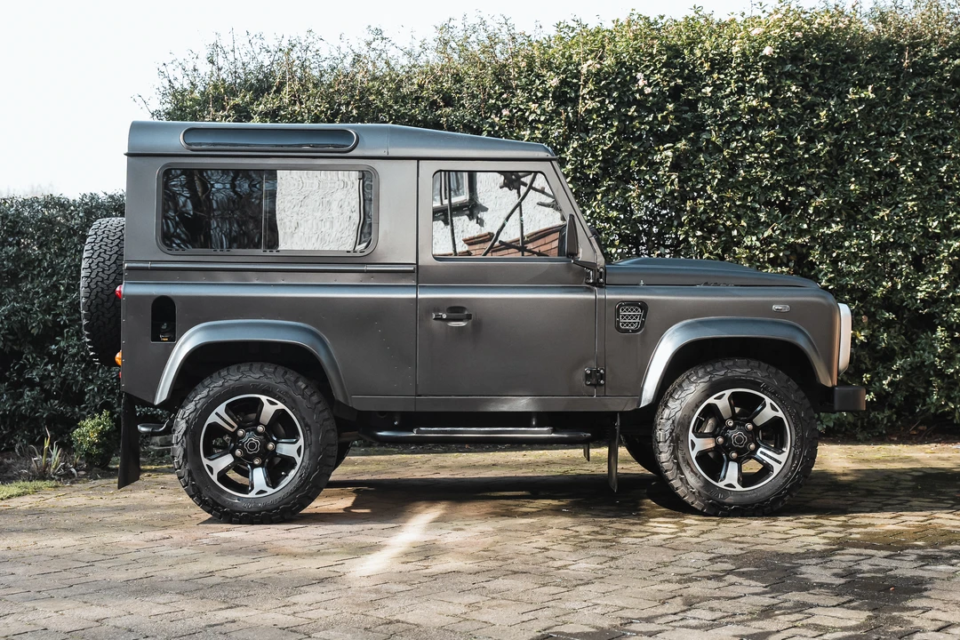2016 Land Rover Defender 90 - Image 4 of 31