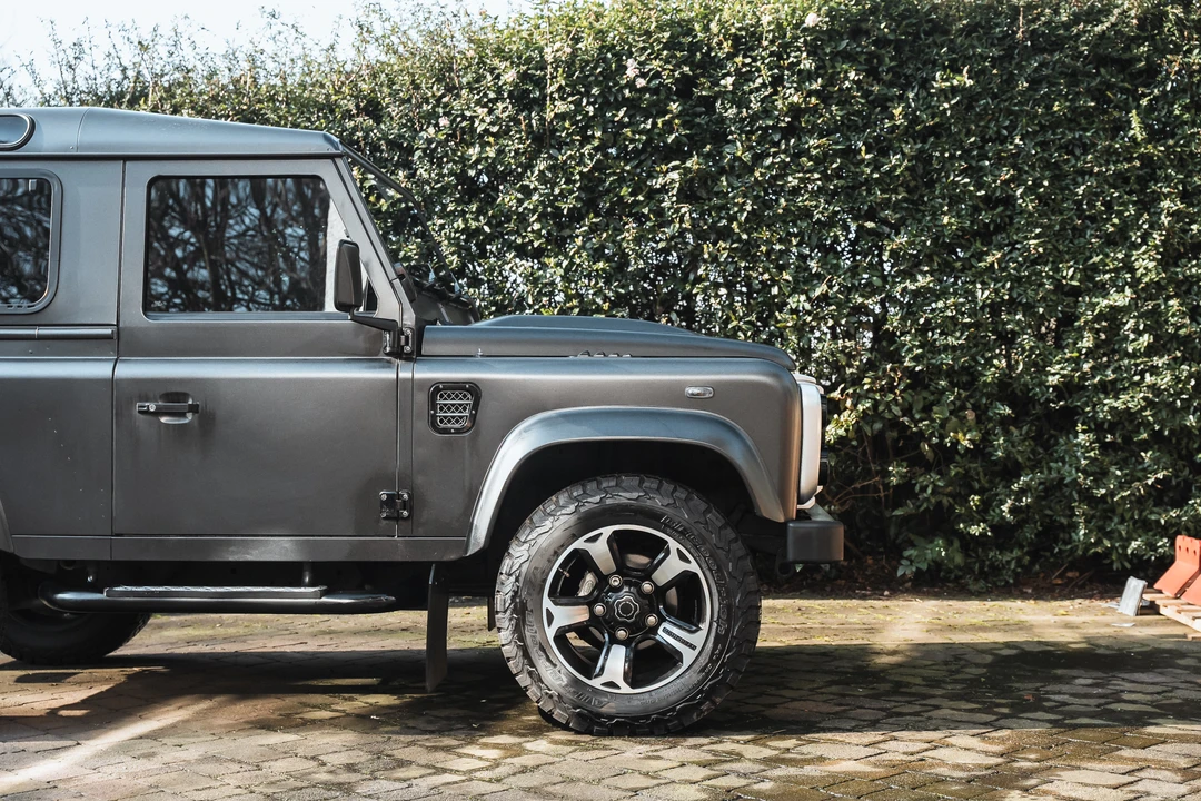 2016 Land Rover Defender 90 - Image 28 of 31
