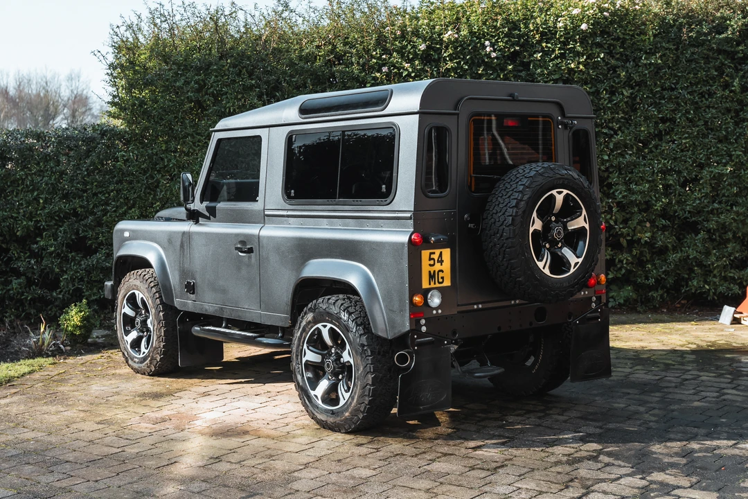 2016 Land Rover Defender 90 - Image 15 of 31