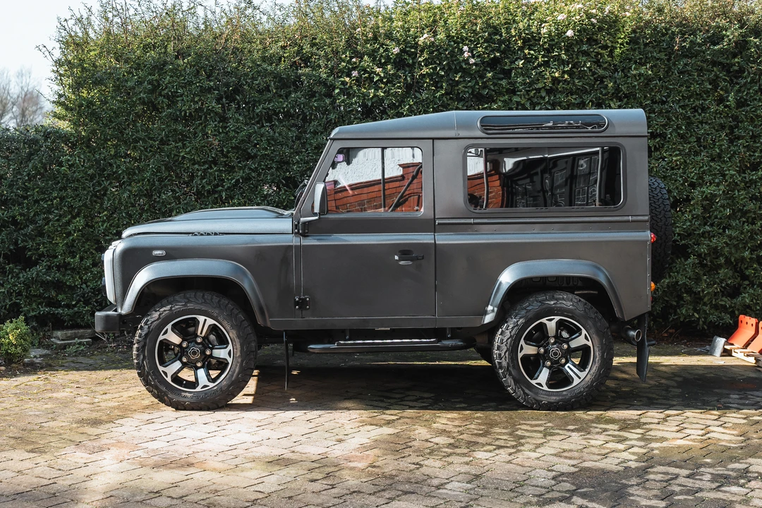 2016 Land Rover Defender 90 - Image 16 of 31