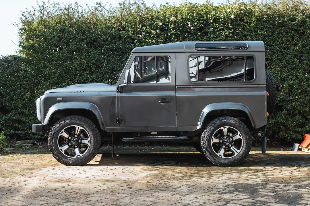 2016 Land Rover Defender 90 - Image 8 of 31