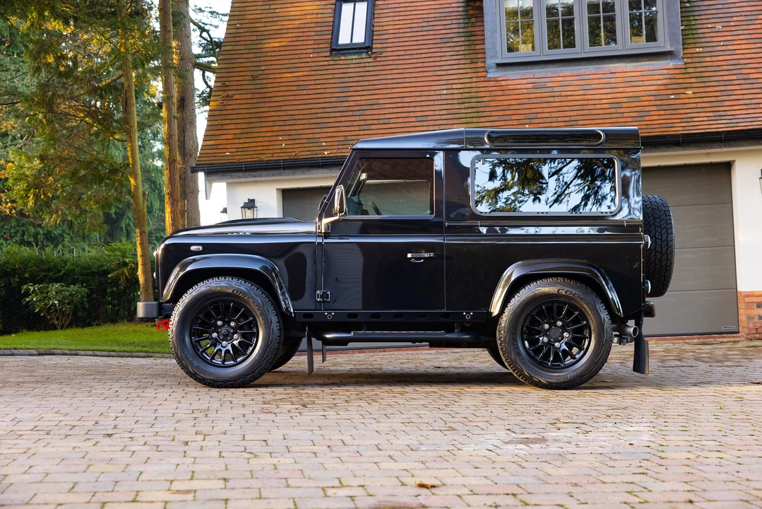 2016 Land Rover Defender 90 - Image 4 of 31