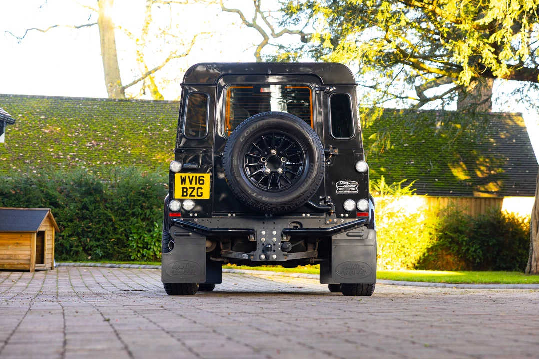 2016 Land Rover Defender 90 - Image 6 of 31
