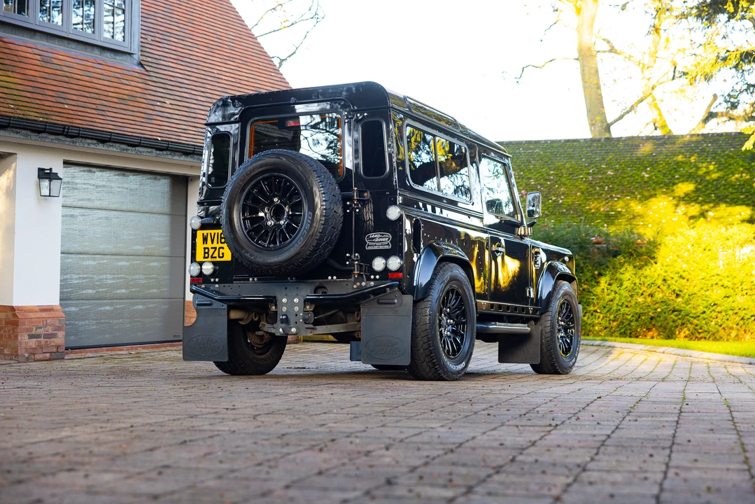 2016 Land Rover Defender 90 - Image 7 of 31