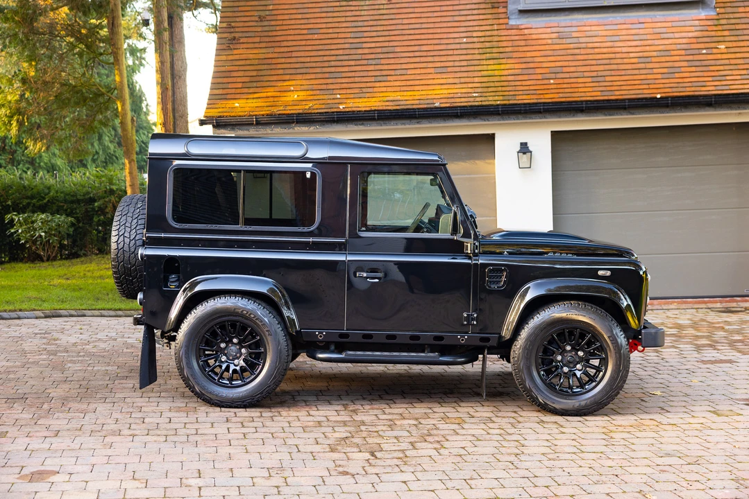 2016 Land Rover Defender 90 - Image 8 of 31