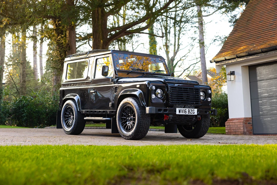 2016 Land Rover Defender 90 - Image 9 of 31
