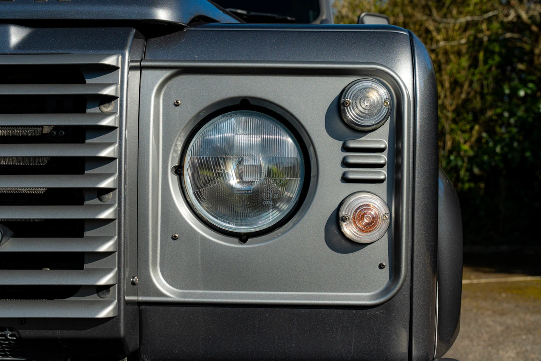 2016 Land Rover Defender 90 - Image 16 of 31