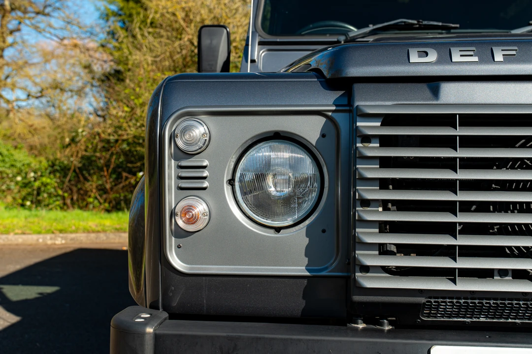 2016 Land Rover Defender 90 - Image 17 of 31