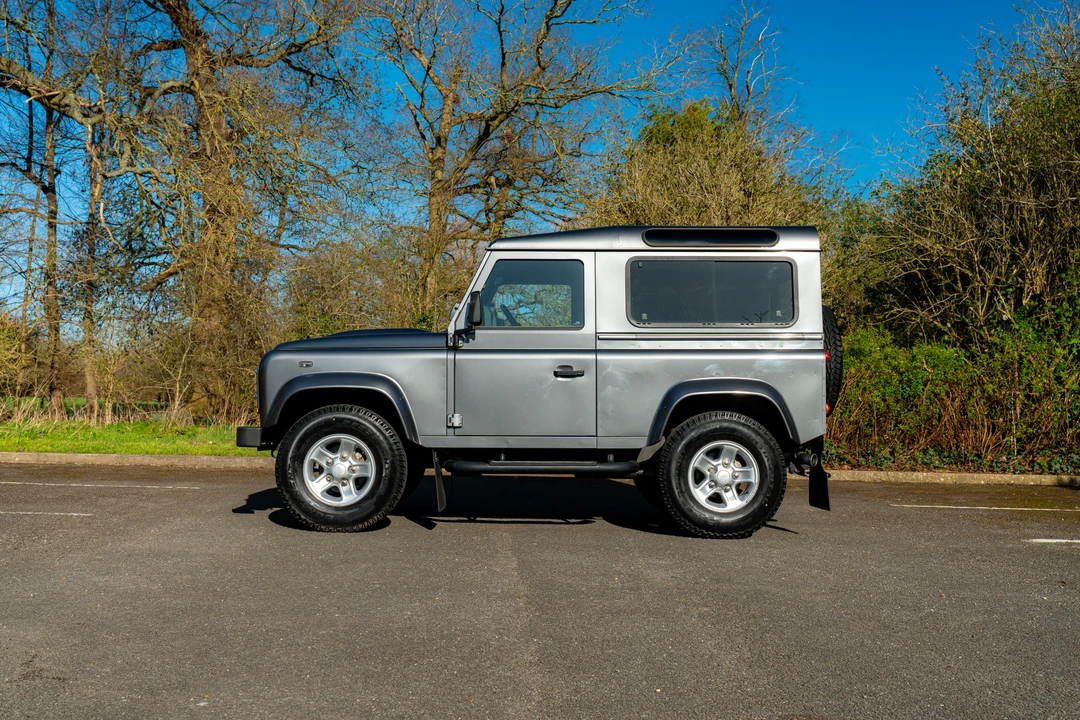 2016 Land Rover Defender 90 - Image 8 of 31