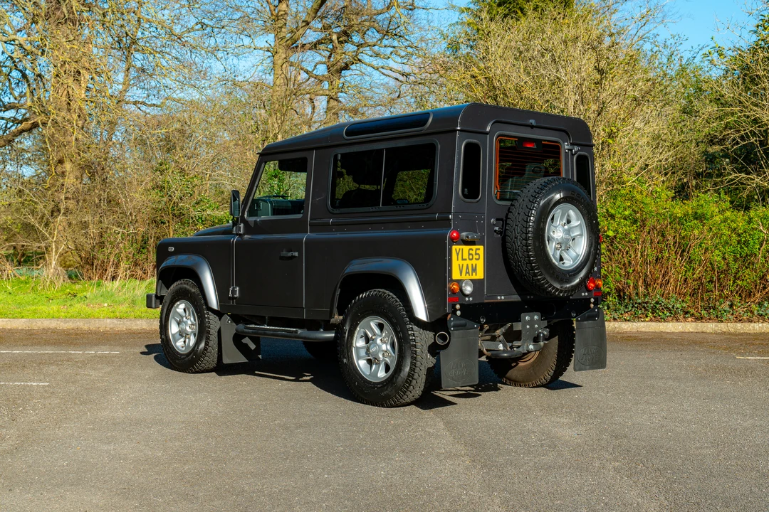 2016 Land Rover Defender 90 - Image 7 of 31