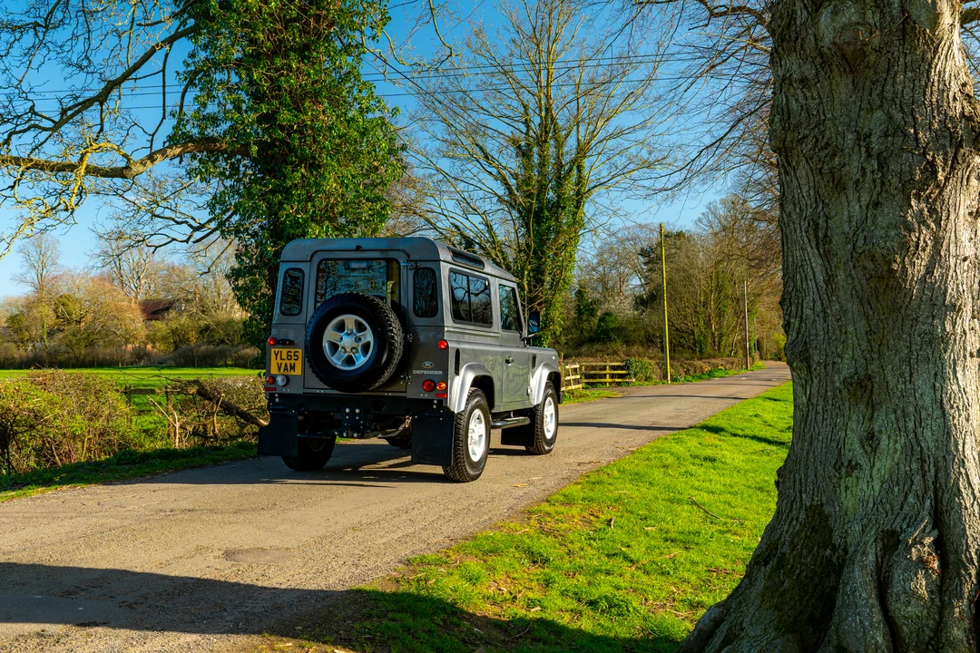 2016 Land Rover Defender 90 - Image 13 of 31