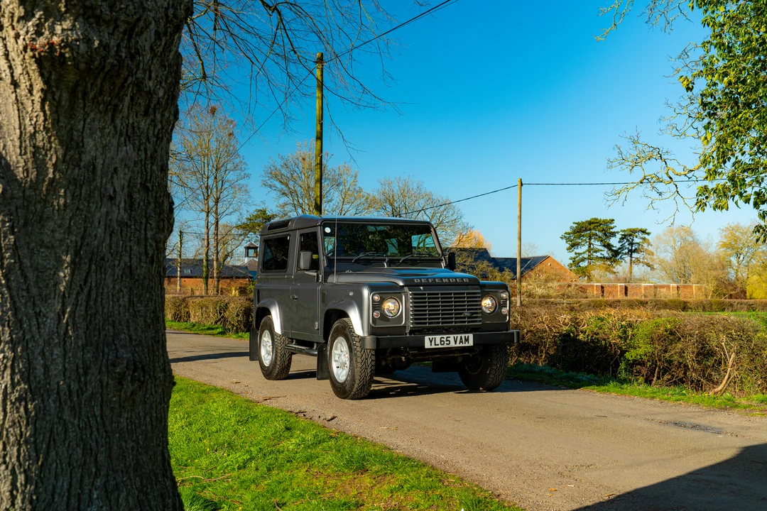 2016 Land Rover Defender 90 - Image 3 of 31