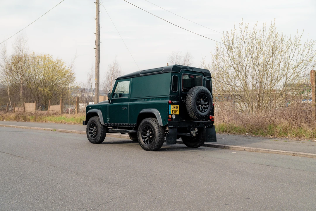 2016 Land Rover Defender 90 - Image 13 of 31