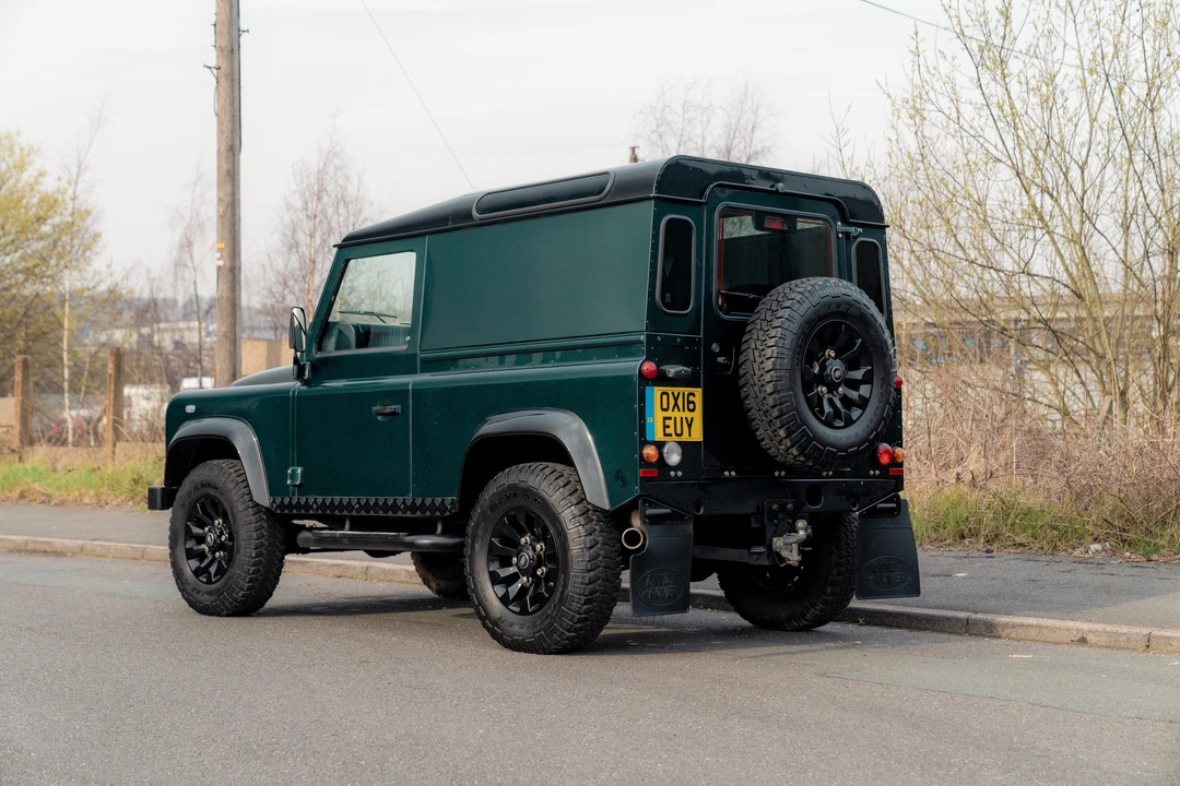 2016 Land Rover Defender 90 - Image 5 of 31