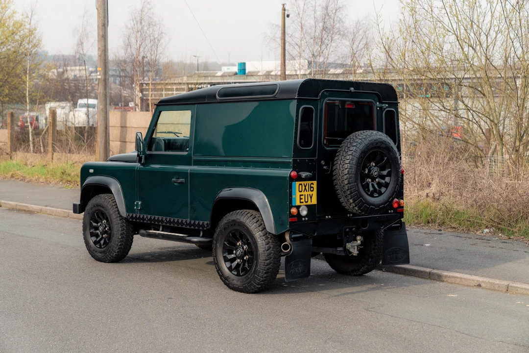 2016 Land Rover Defender 90 - Image 18 of 31