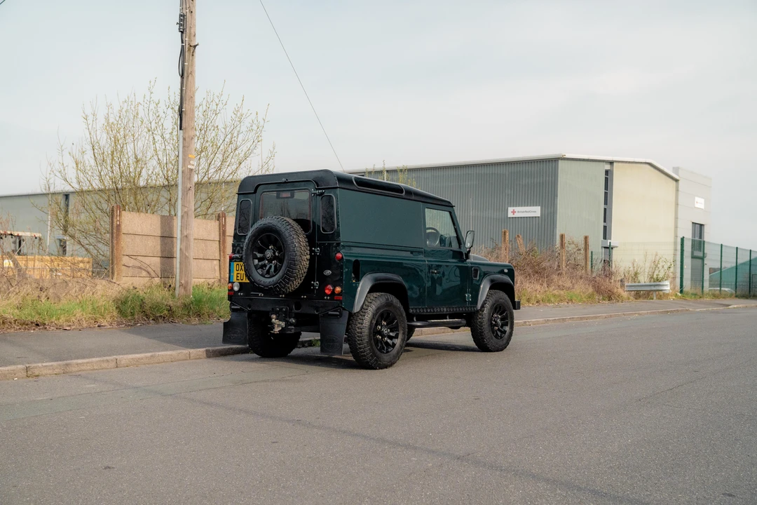 2016 Land Rover Defender 90 - Image 15 of 31