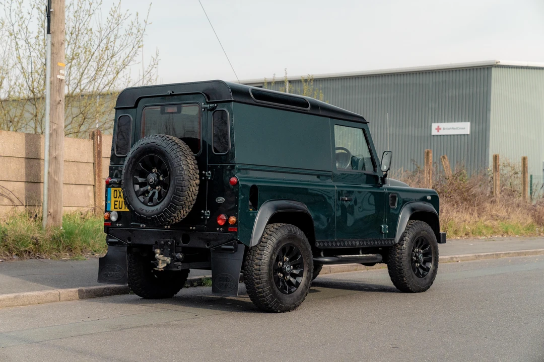 2016 Land Rover Defender 90 - Image 7 of 31