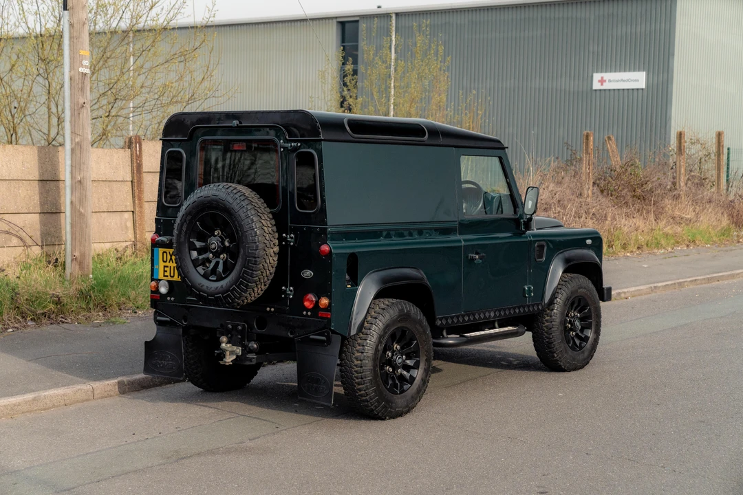 2016 Land Rover Defender 90 - Image 19 of 31