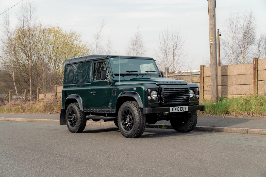 2016 Land Rover Defender 90 - Image 16 of 31