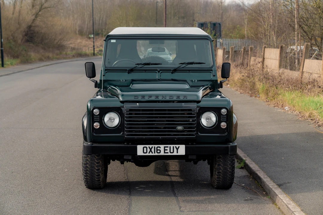 2016 Land Rover Defender 90 - Image 10 of 31