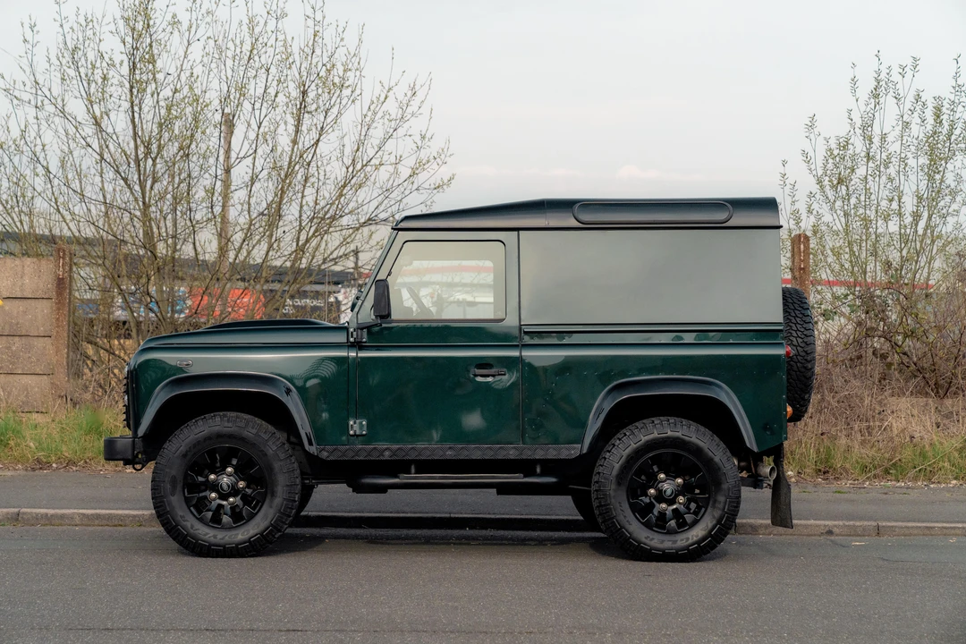 2016 Land Rover Defender 90 - Image 4 of 31