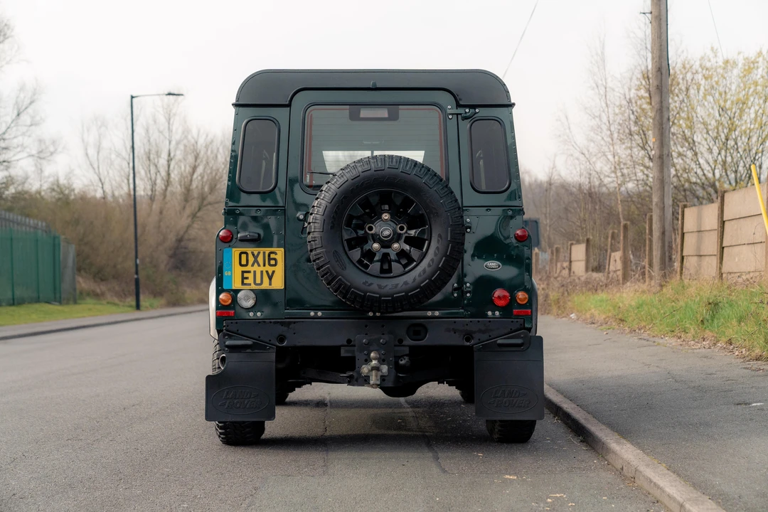 2016 Land Rover Defender 90 - Image 6 of 31