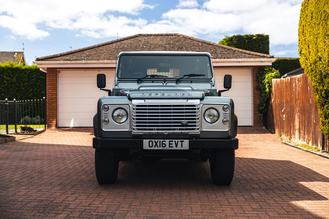 2016 Land Rover Defender 90 - Image 2 of 31