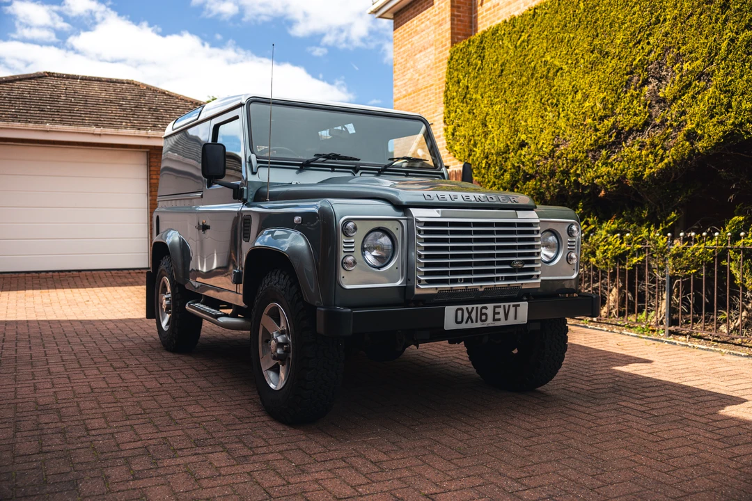 2016 Land Rover Defender 90 - Image 10 of 31