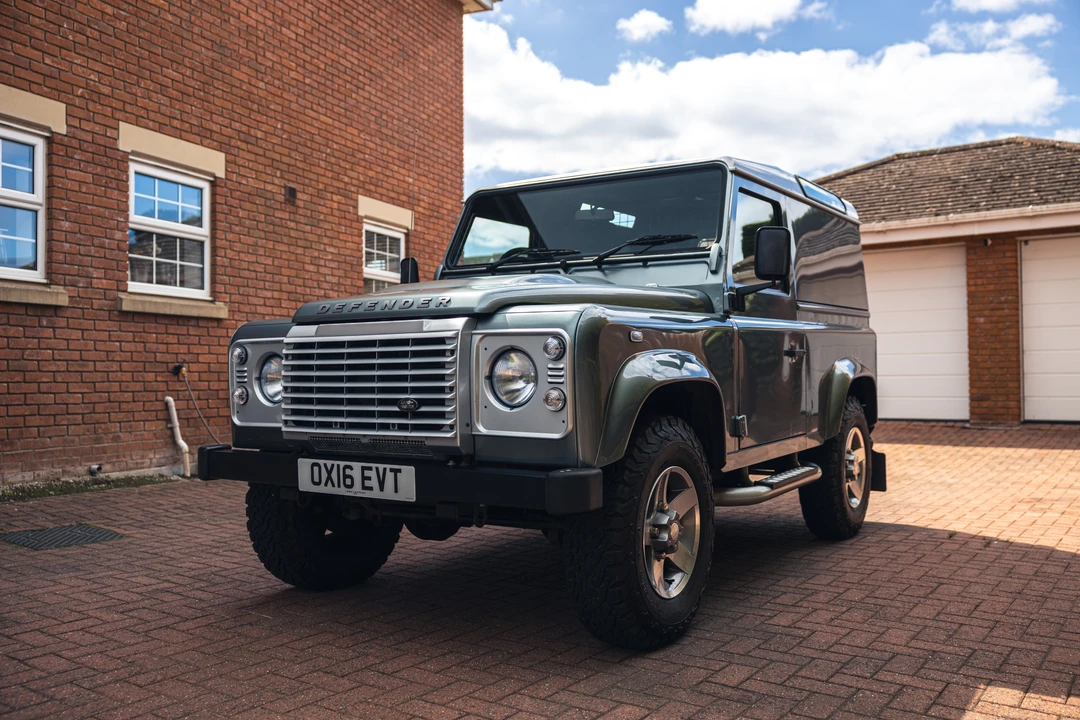2016 Land Rover Defender 90 - Image 3 of 31