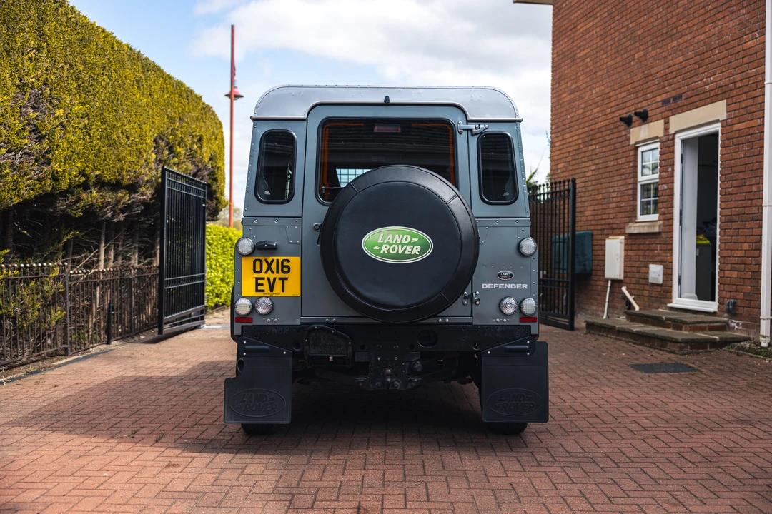2016 Land Rover Defender 90 - Image 6 of 31
