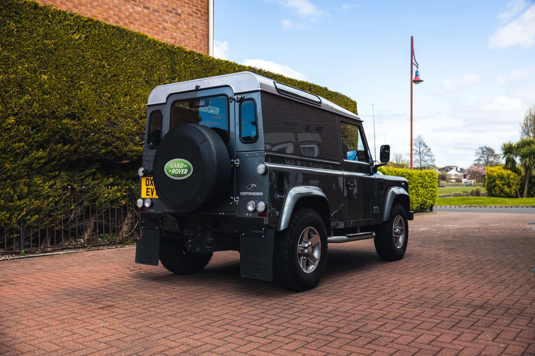 2016 Land Rover Defender 90 - Image 8 of 31