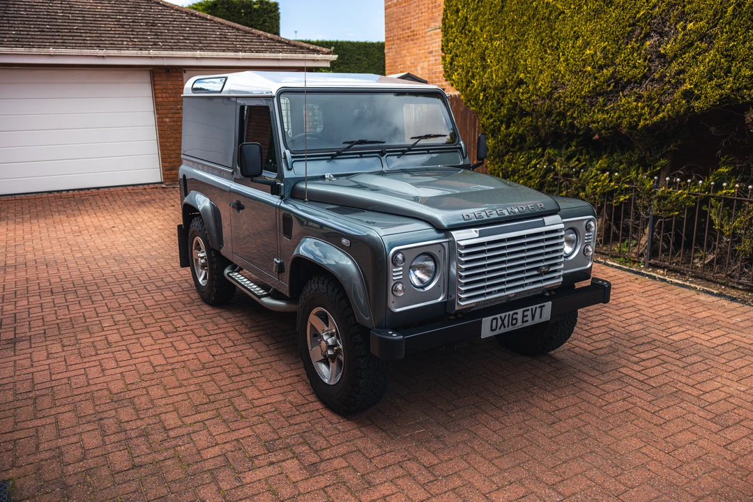 2016 Land Rover Defender 90 - Image 16 of 31