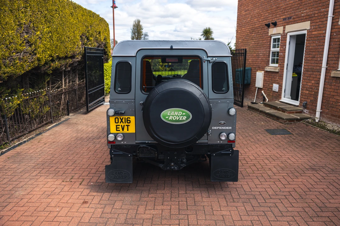 2016 Land Rover Defender 90 - Image 14 of 31