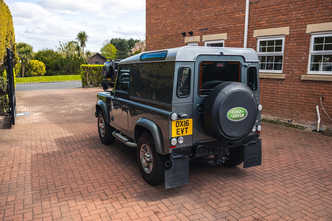 2016 Land Rover Defender 90 - Image 13 of 31