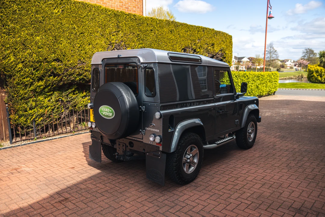 2016 Land Rover Defender 90 - Image 15 of 31