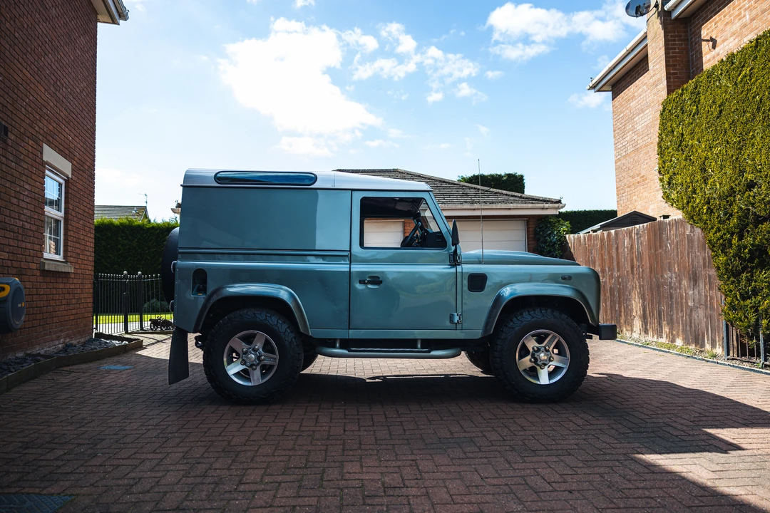 2016 Land Rover Defender 90 - Image 9 of 31