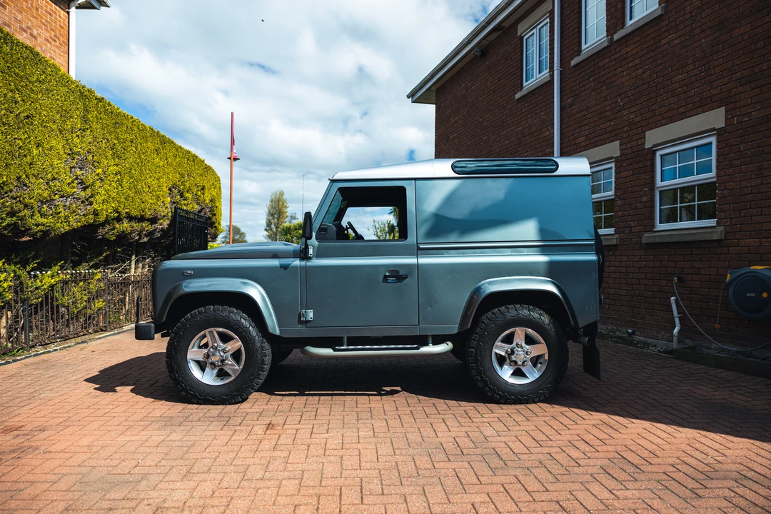 2016 Land Rover Defender 90 - Image 4 of 31
