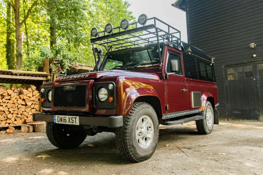 2016 Land Rover Defender - Image 2 of 31