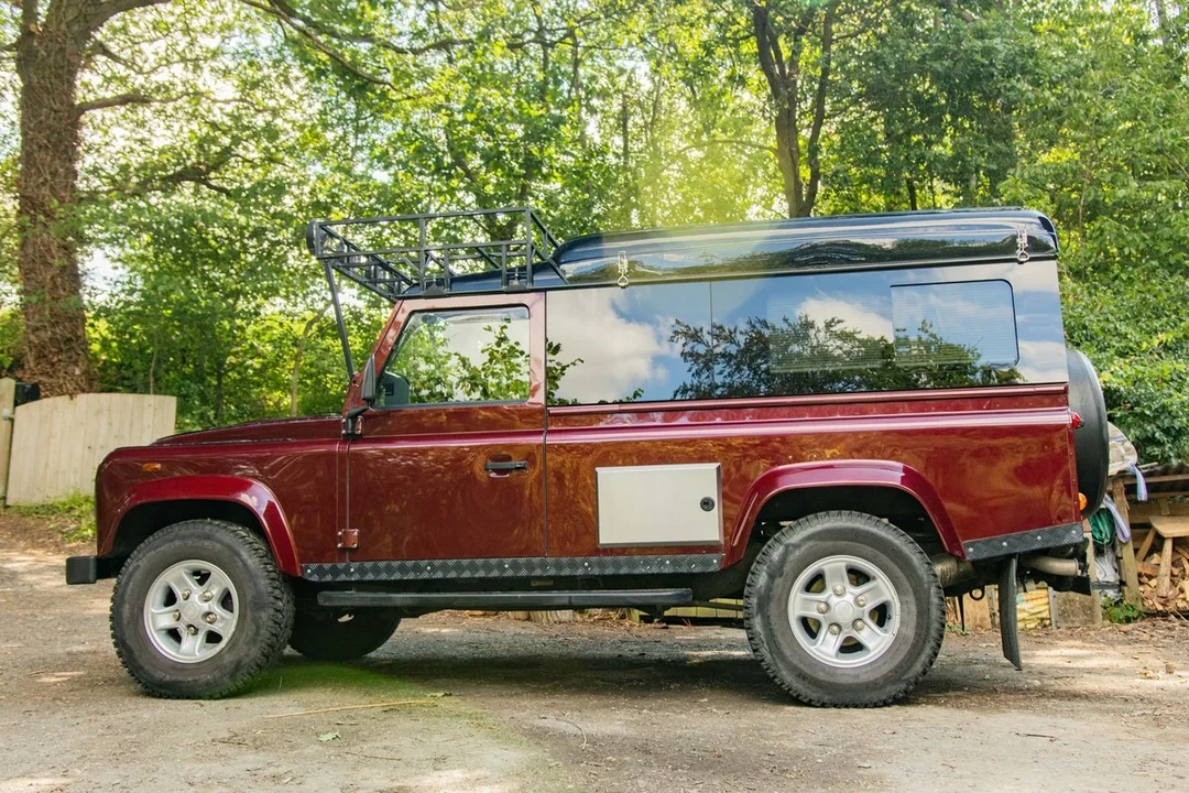 2016 Land Rover Defender - Image 4 of 31