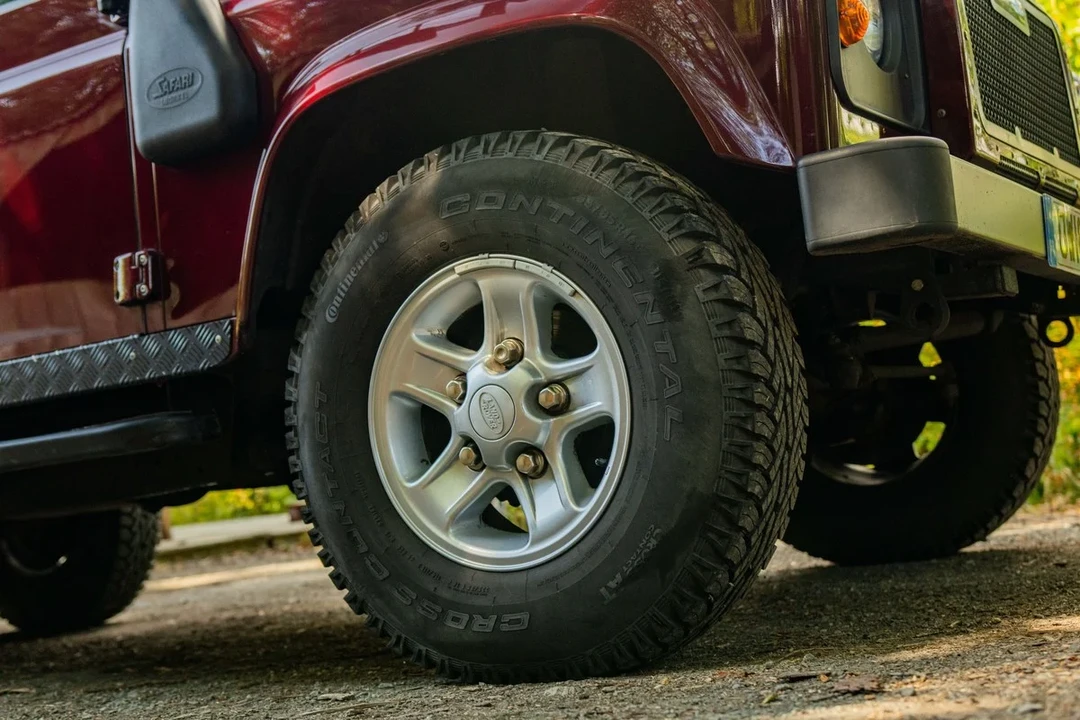 2016 Land Rover Defender - Image 10 of 31