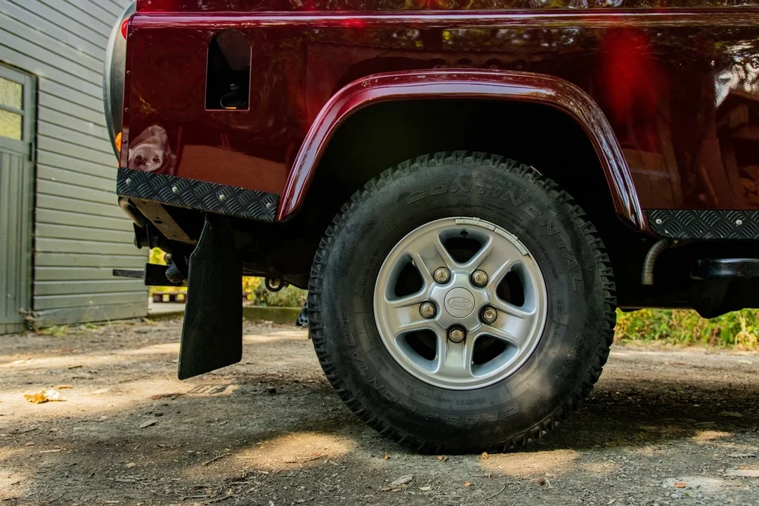 2016 Land Rover Defender - Image 7 of 31
