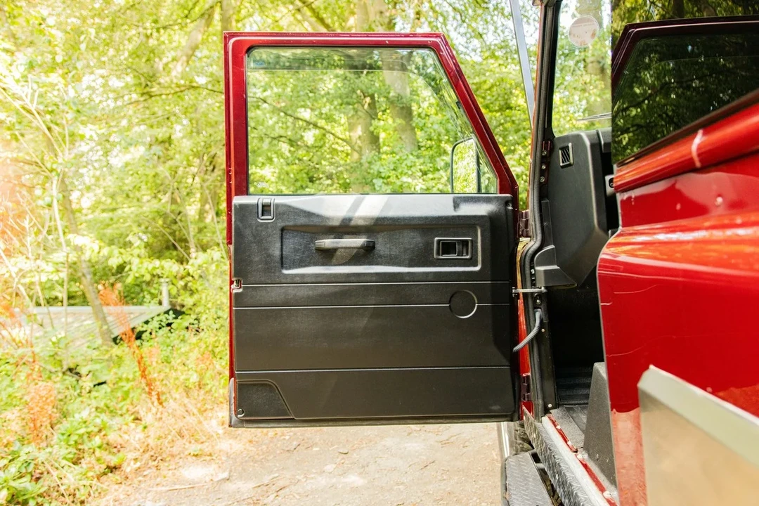 2016 Land Rover Defender - Image 12 of 31