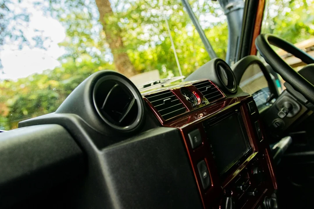2016 Land Rover Defender - Image 13 of 31