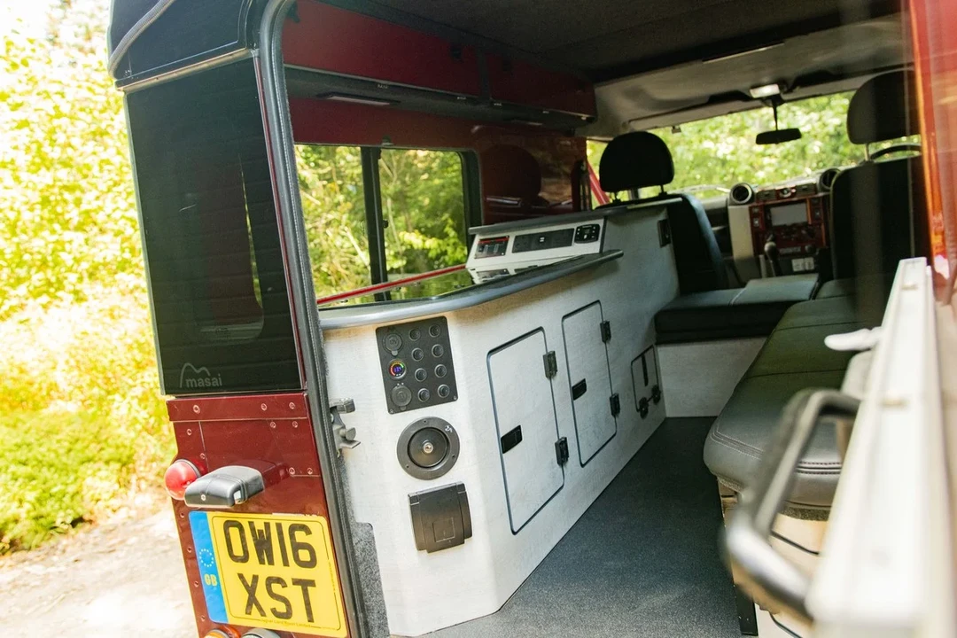 2016 Land Rover Defender - Image 14 of 31