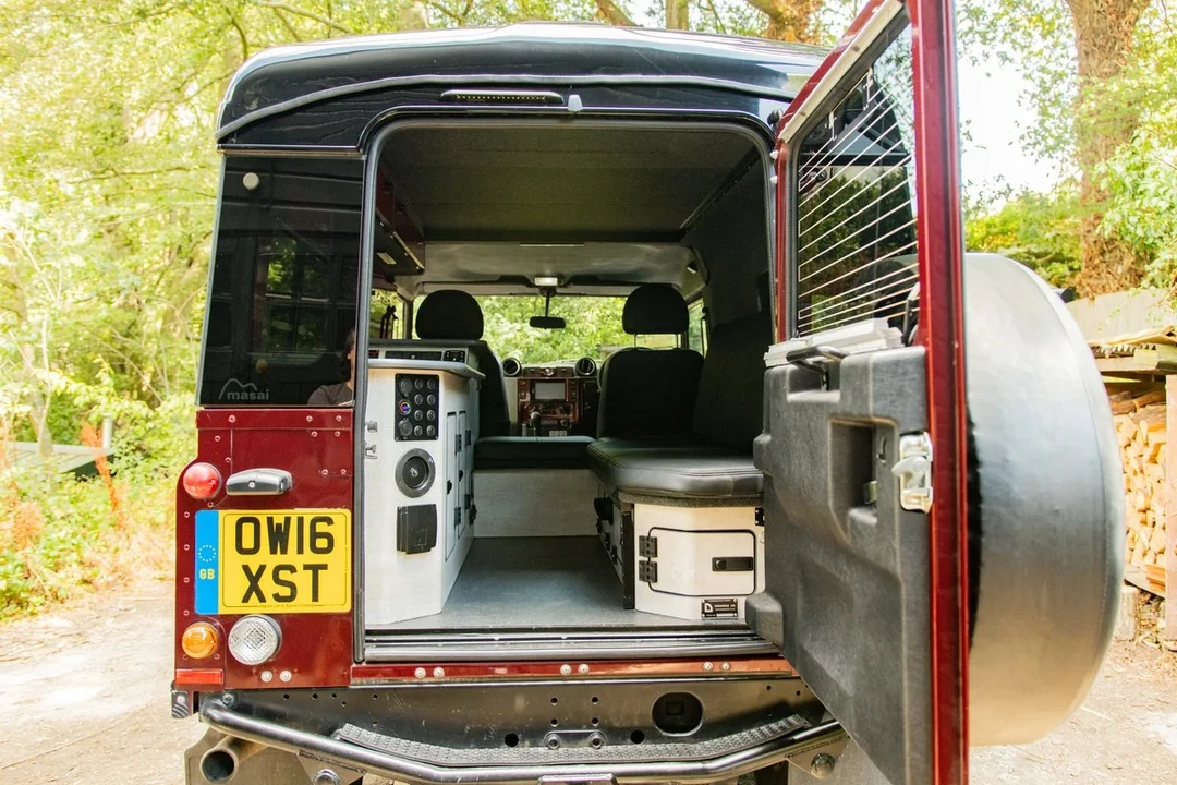 2016 Land Rover Defender - Image 15 of 31