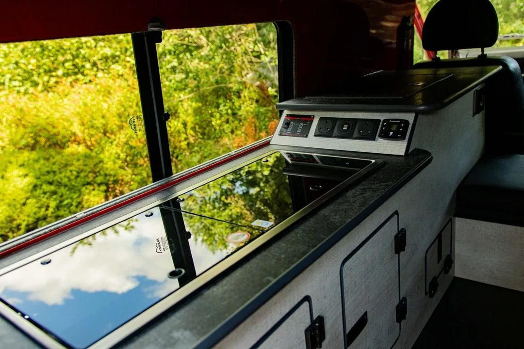 2016 Land Rover Defender - Image 16 of 31