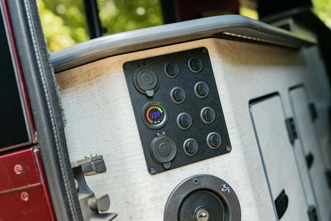 2016 Land Rover Defender - Image 17 of 31