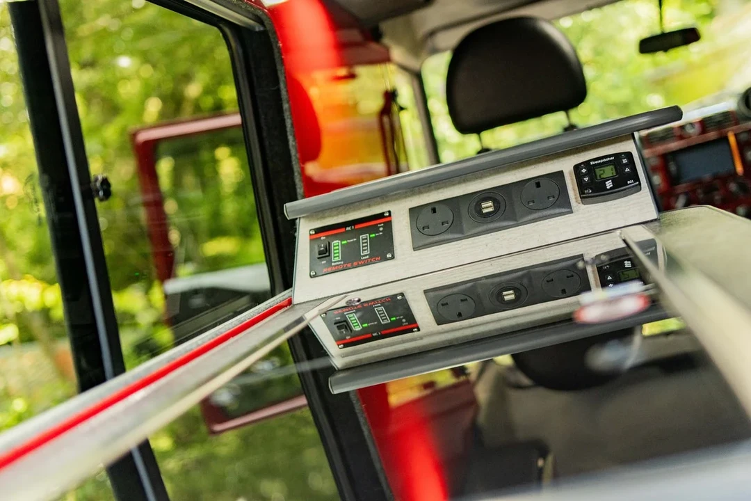 2016 Land Rover Defender - Image 19 of 31