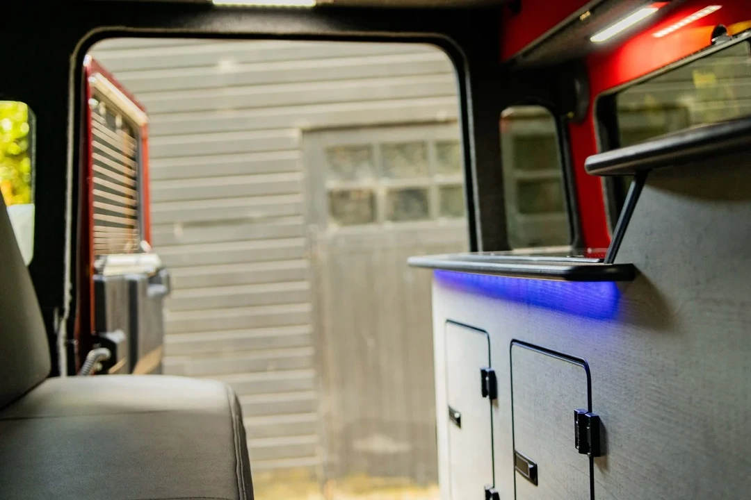2016 Land Rover Defender - Image 21 of 31